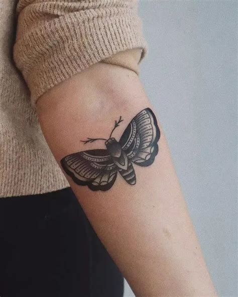 moth tattoo on chest|82 Intriguing Moth Tattoo Ideas with Fascinating。